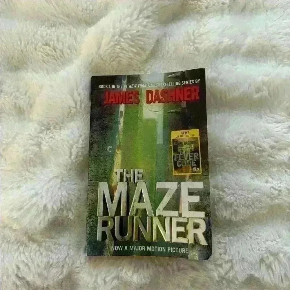 The Maze Runner James Dashner Novel Book Paperback Copy - Picture 2 of 5